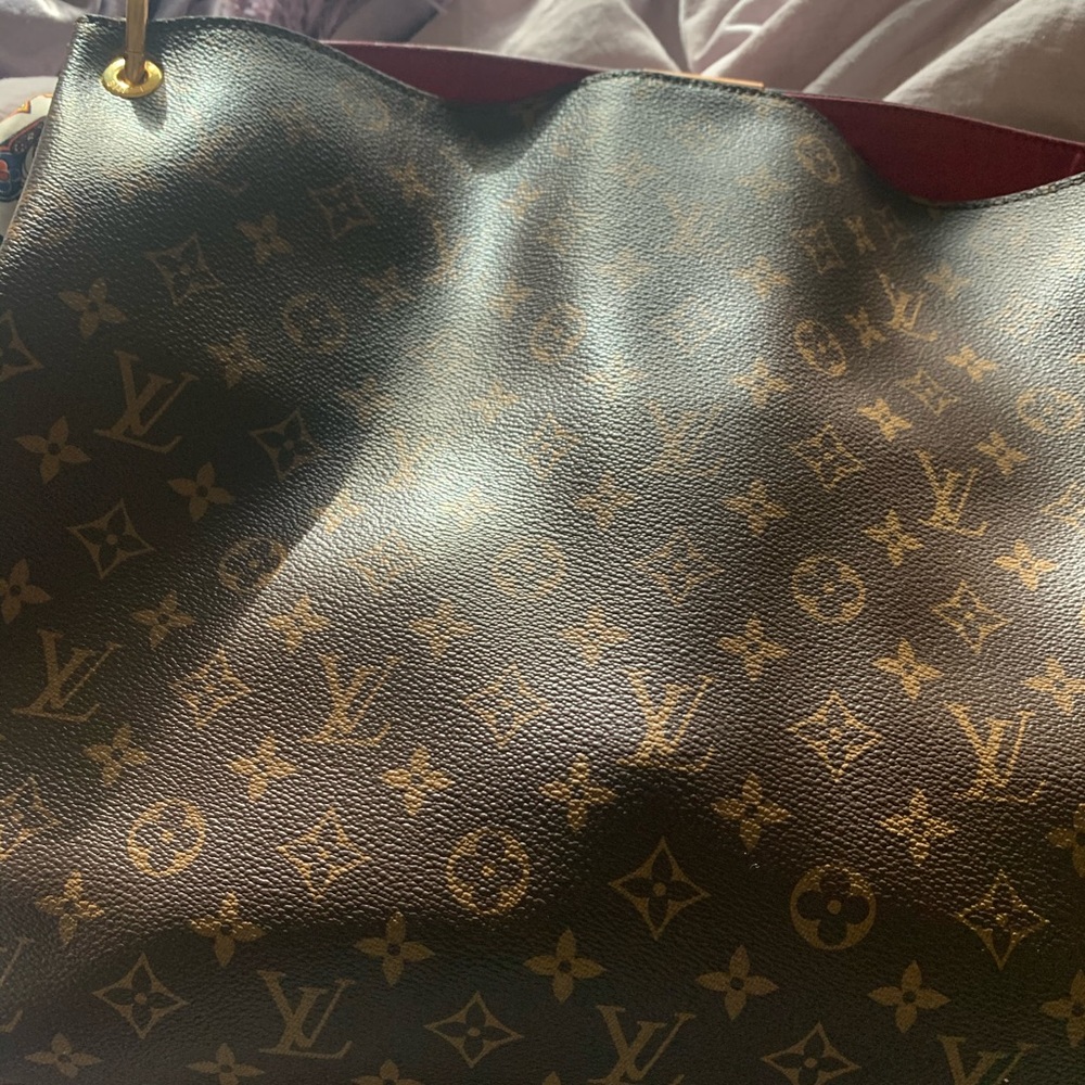 Beautiful Louis Vuitton Bag! Used but in good condition